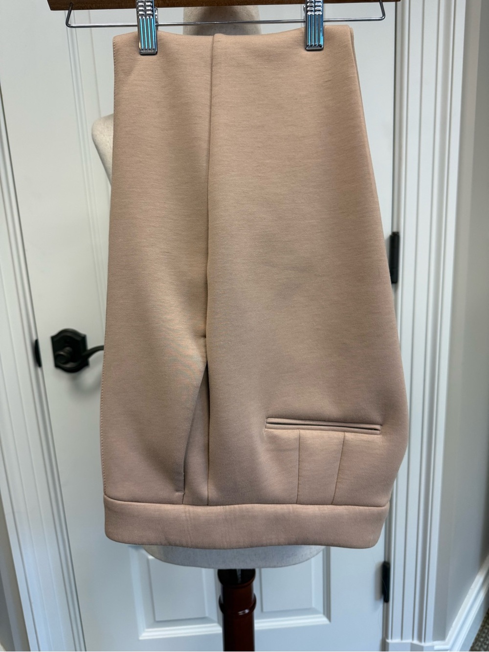 Ann Taylor Neutral Beige Crop Pant, Size 4